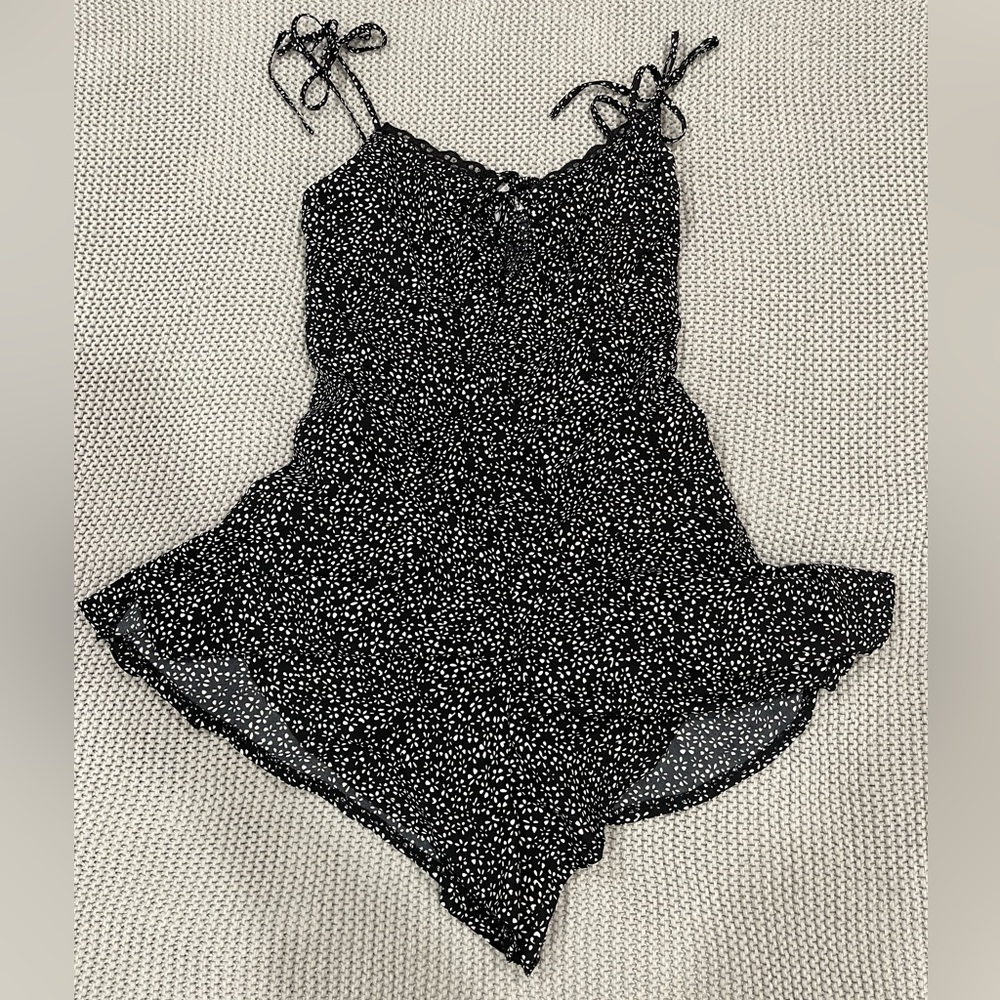 LIKE NEW Princess Polly Black and White Romper